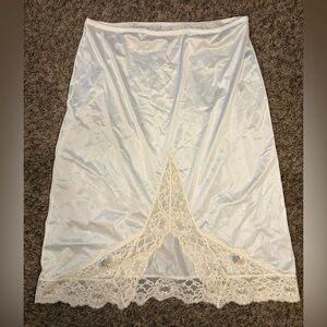 Vassarette Cream Lace Trim Half Slip